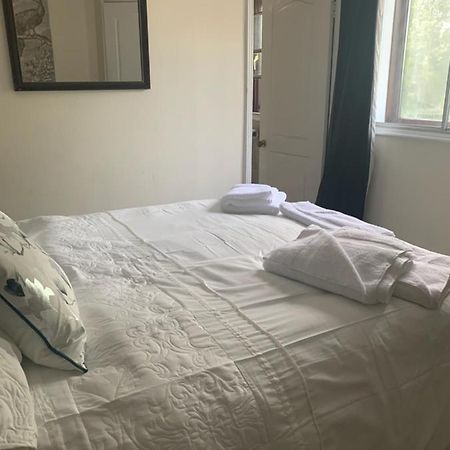 Hotel The Swan @ Stoford Exteriér fotografie A bed with a duvet