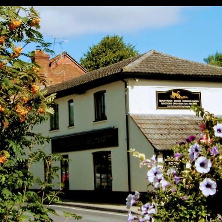 Hotel The Swan @ Stoford Exteriér fotografie The Old Post Office, Great Haywood
