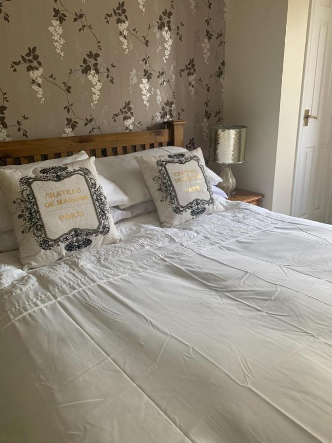Hotel The Swan @ Stoford Exteriér fotografie A bed with a duvet