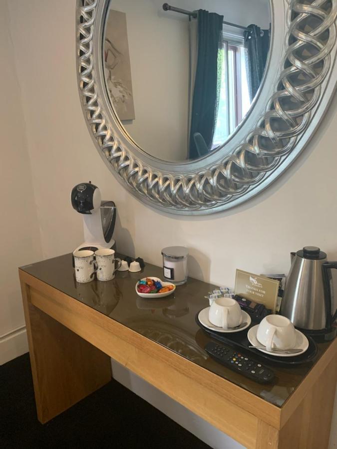 Hotel The Swan @ Stoford Exteriér fotografie A Nespresso coffee machine in a hotel room