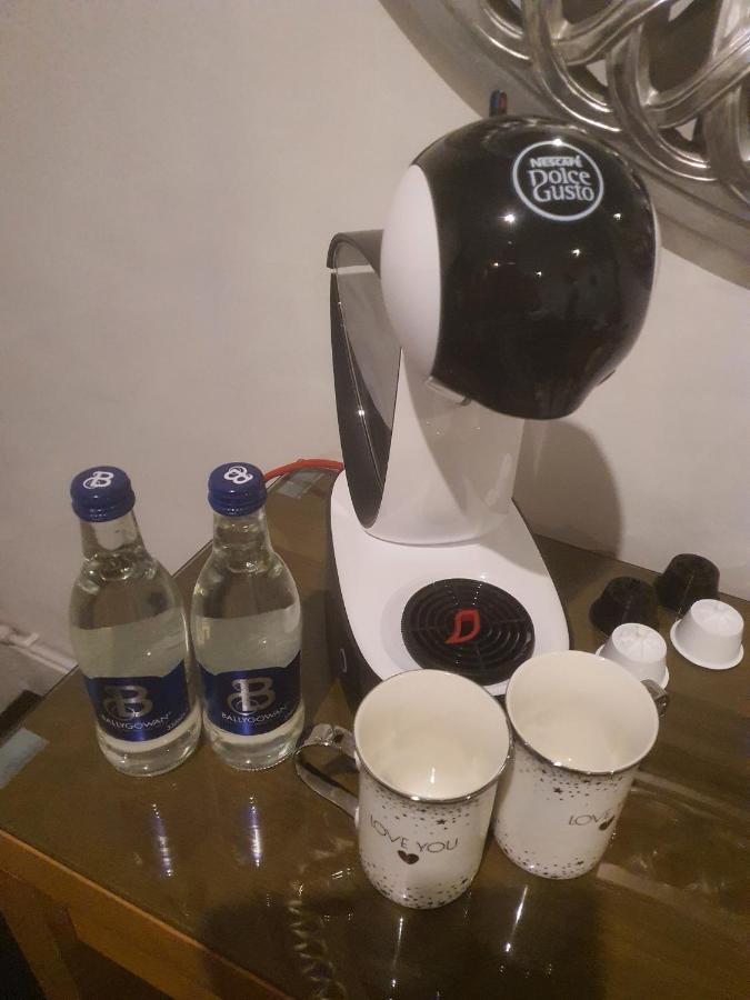 Hotel The Swan @ Stoford Exteriér fotografie A Nespresso coffee machine