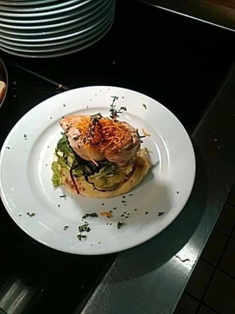 Hotel The Swan @ Stoford Exteriér fotografie A prepared dish of chicken and cabbage