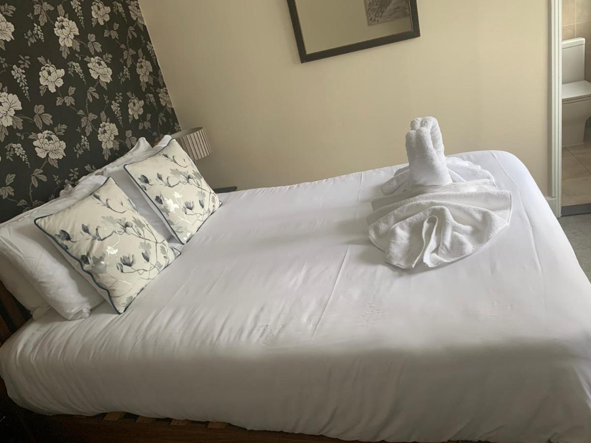 Hotel The Swan @ Stoford Exteriér fotografie A bed with a duvet