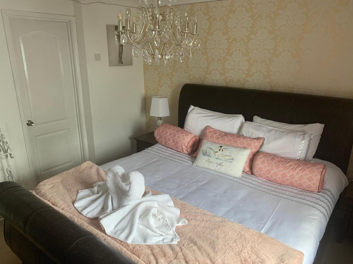 Hotel The Swan @ Stoford Exteriér fotografie A bedroom at the hotel