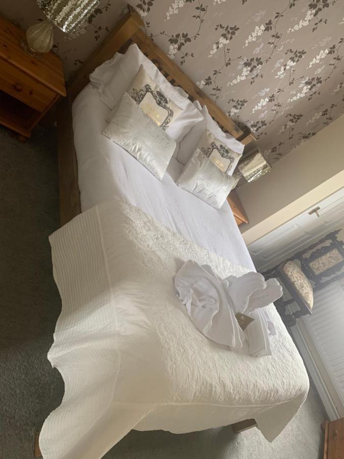 Hotel The Swan @ Stoford Exteriér fotografie A wedding dress